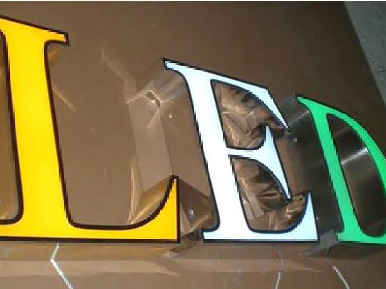 罗城介绍LED招牌的基础知识。